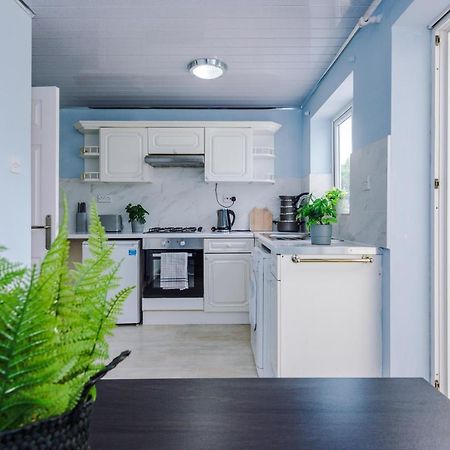 Family Friendly 3-Bed Home With Free Parking On Site Huddersfield Dış mekan fotoğraf
