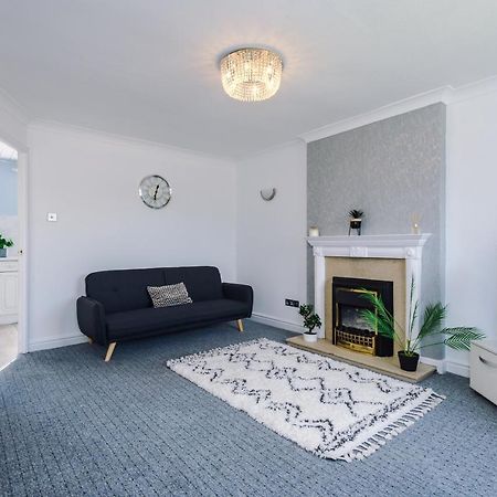 Family Friendly 3-Bed Home With Free Parking On Site Huddersfield Dış mekan fotoğraf
