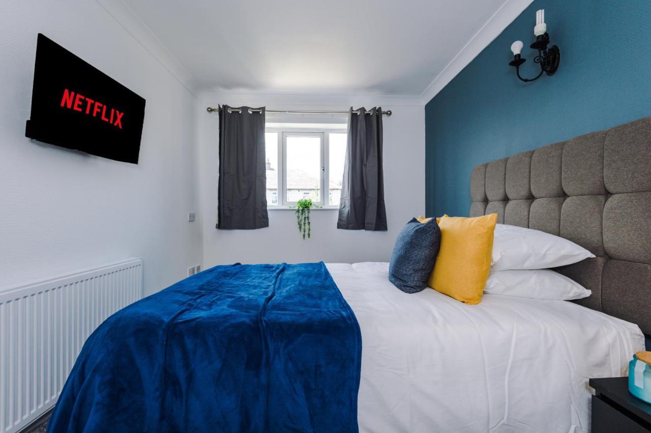 Family Friendly 3-Bed Home With Free Parking On Site Huddersfield Dış mekan fotoğraf